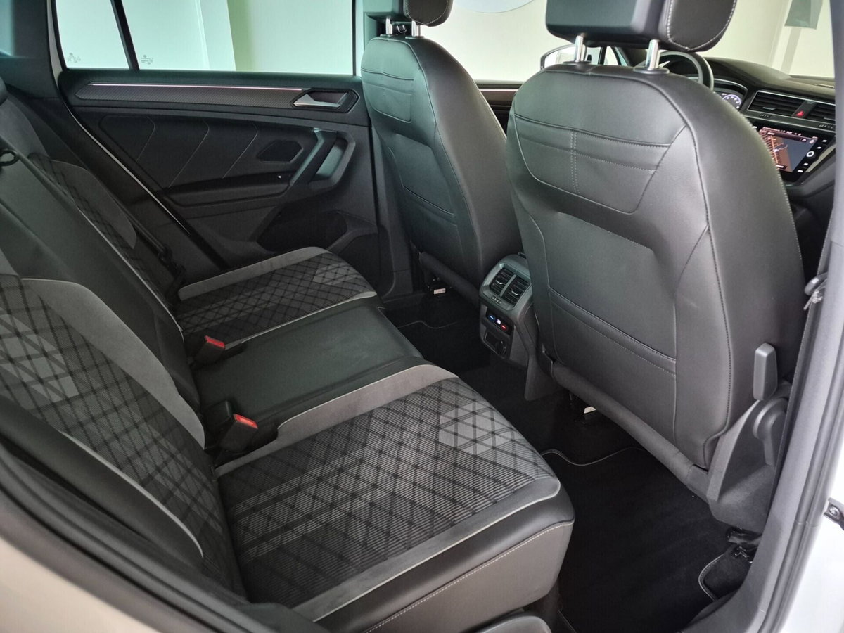 Volkswagen Tiguan 1.5 TSI 150 CV DSG ACT R-Line (15)