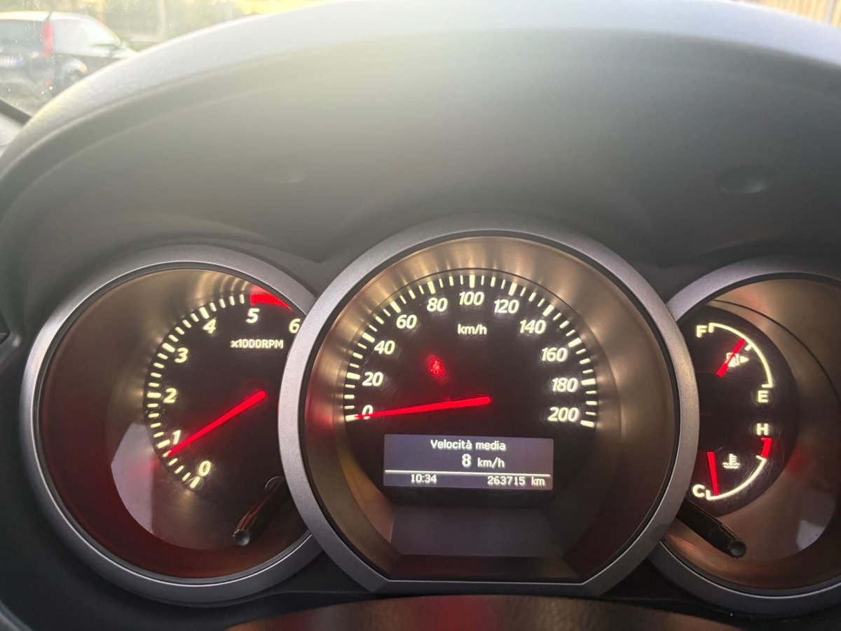 Suzuki Grand Vitara 1.9 DDiS 5 porte Crossover Evolution Plus (12)