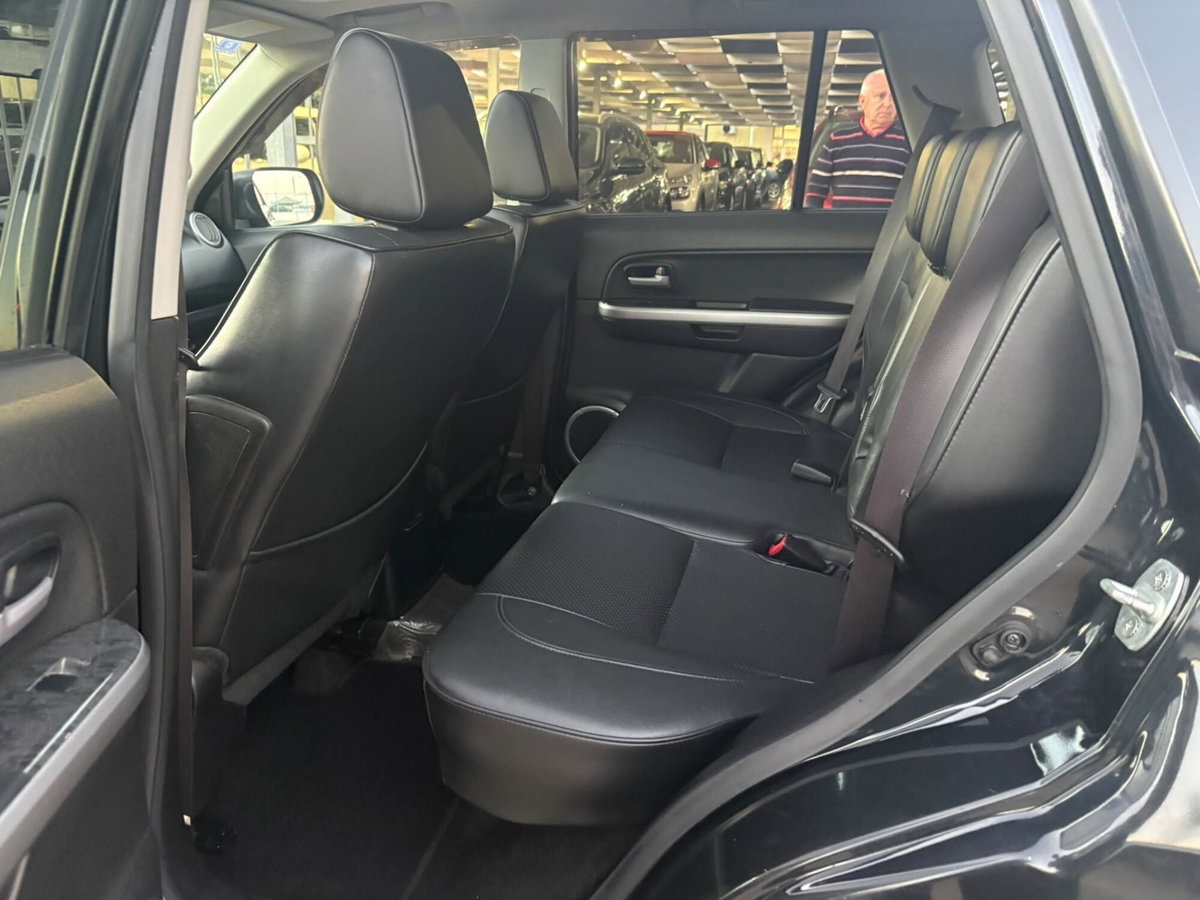 Suzuki Grand Vitara 1.9 DDiS 5 porte Crossover Evolution Plus (18)