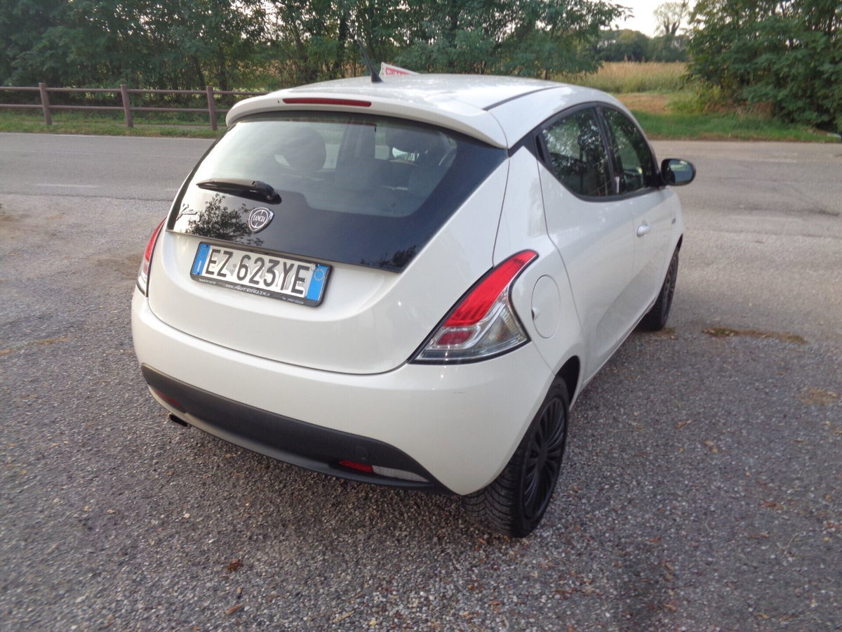Lancia Ypsilon 1.3 MJT 16V 95 CV 5 porte S&S Silver (11)