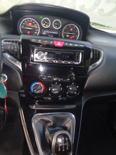Lancia Ypsilon 1.3 MJT 16V 95 CV 5 porte S&S Silver (7)