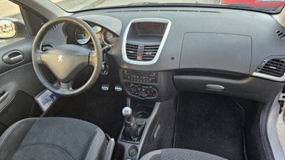 Peugeot 206 60CV 3p. Trendy (15)