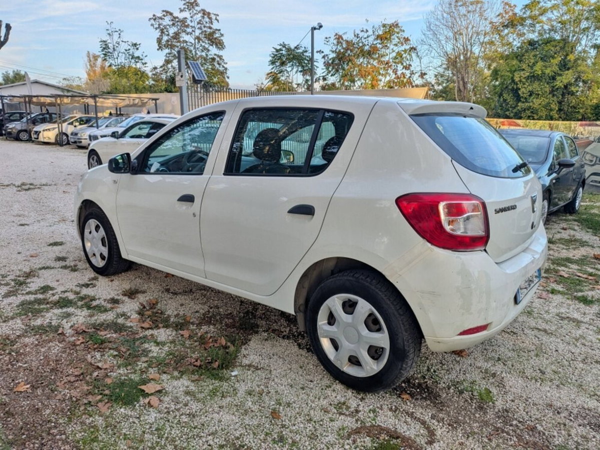 Dacia Sandero 1.5 dCi 75CV Ambiance (5)