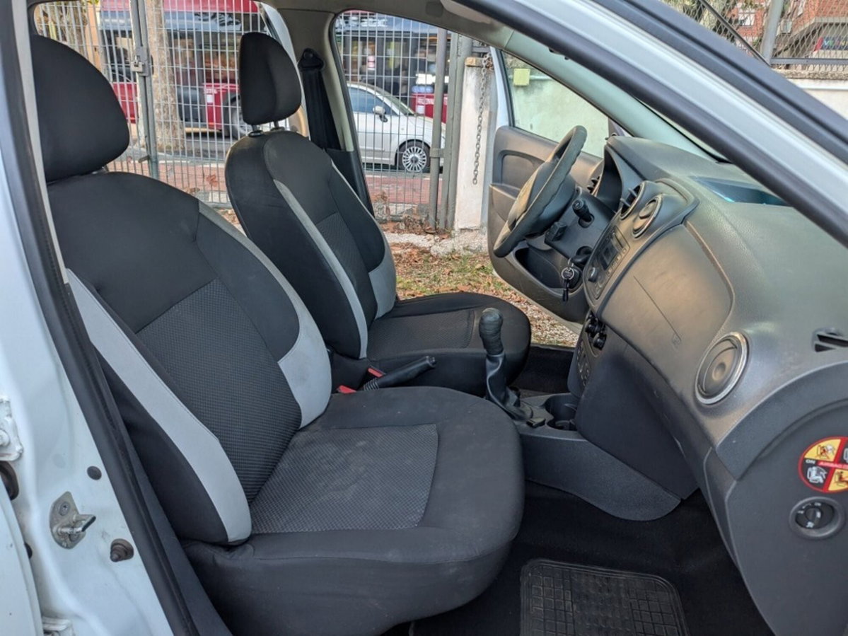 Dacia Sandero 1.5 dCi 75CV Ambiance (8)