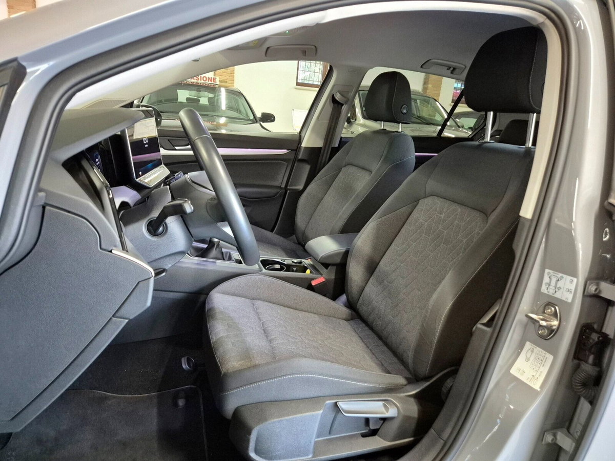 Volkswagen Golf 1.5 tsi Edition 115cv (6)