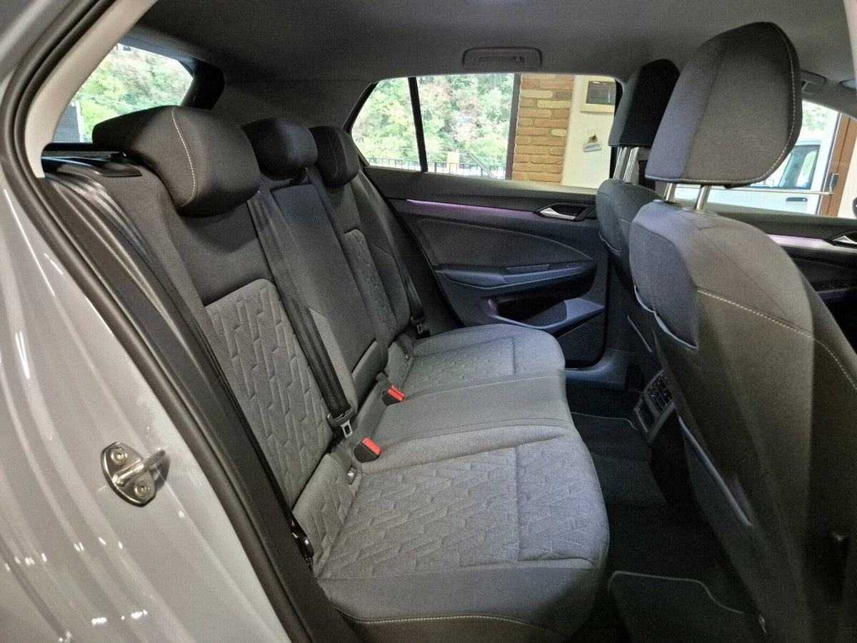 Volkswagen Golf 1.5 tsi Edition 115cv (8)