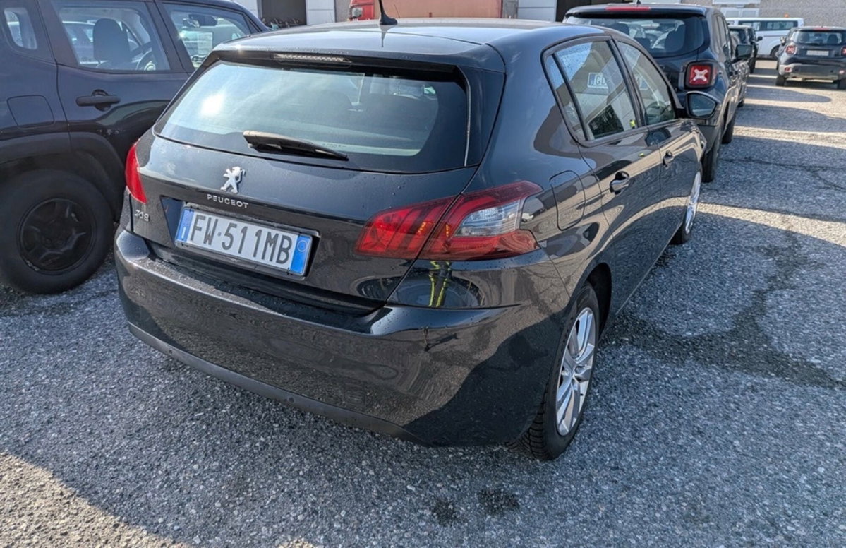 Peugeot 308 BlueHDi 130 S&S Business (3)