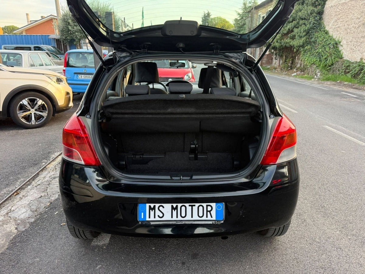 Toyota Yaris 1.3 5 porte (14)