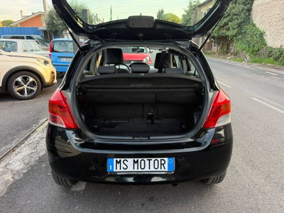 Toyota Yaris 1.3 5 porte (14)