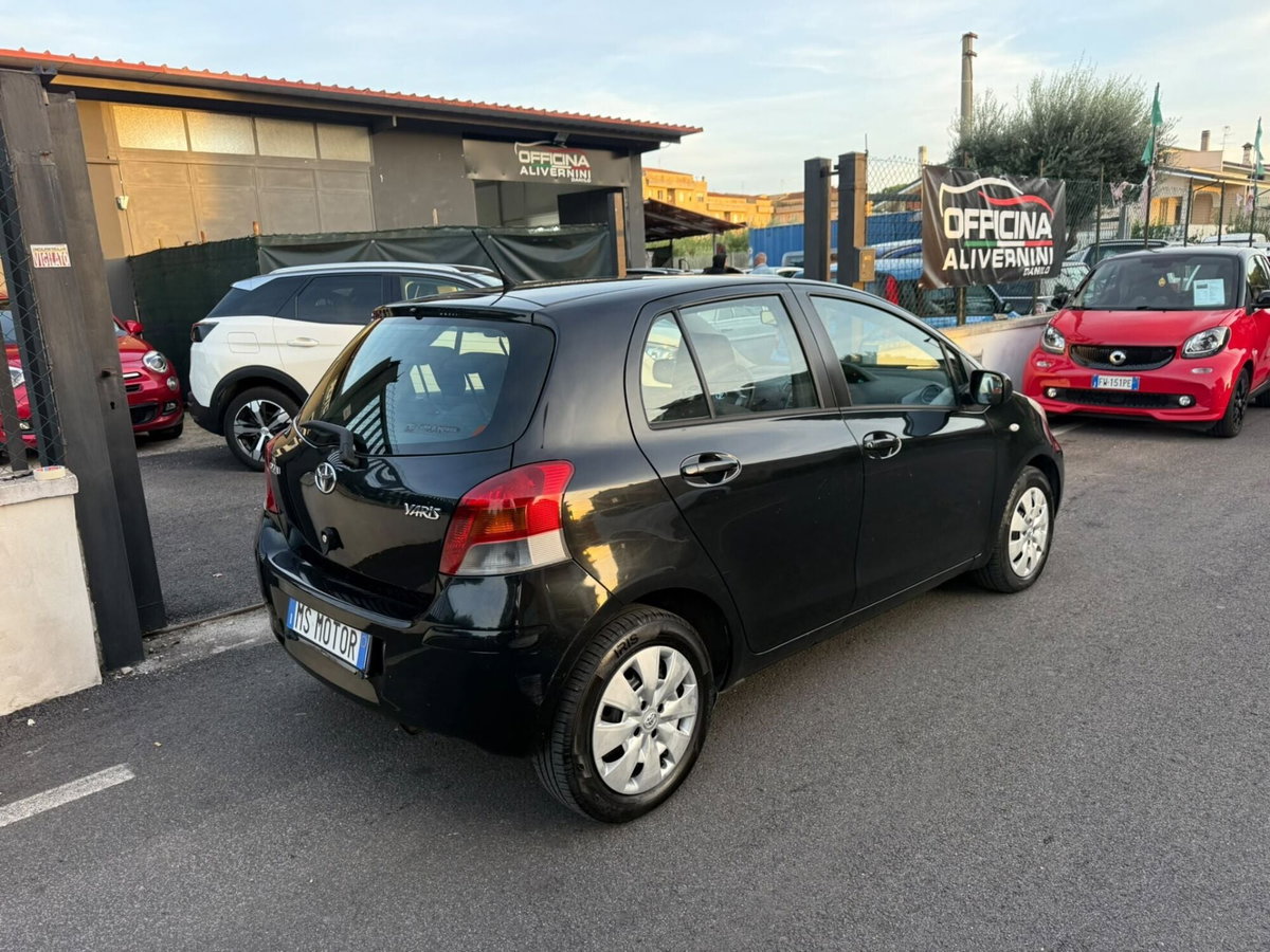 Toyota Yaris 1.3 5 porte (2)