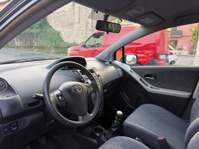 Toyota Yaris 1.3 5 porte (4)