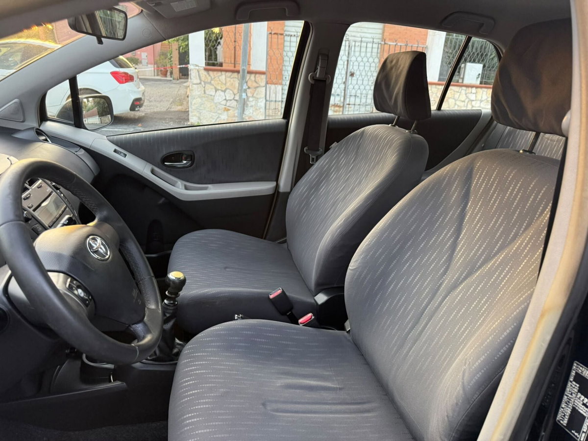 Toyota Yaris 1.3 5 porte (5)