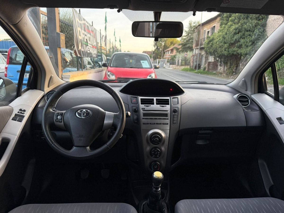 Toyota Yaris 1.3 5 porte (6)