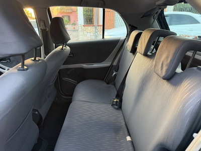Toyota Yaris 1.3 5 porte (8)