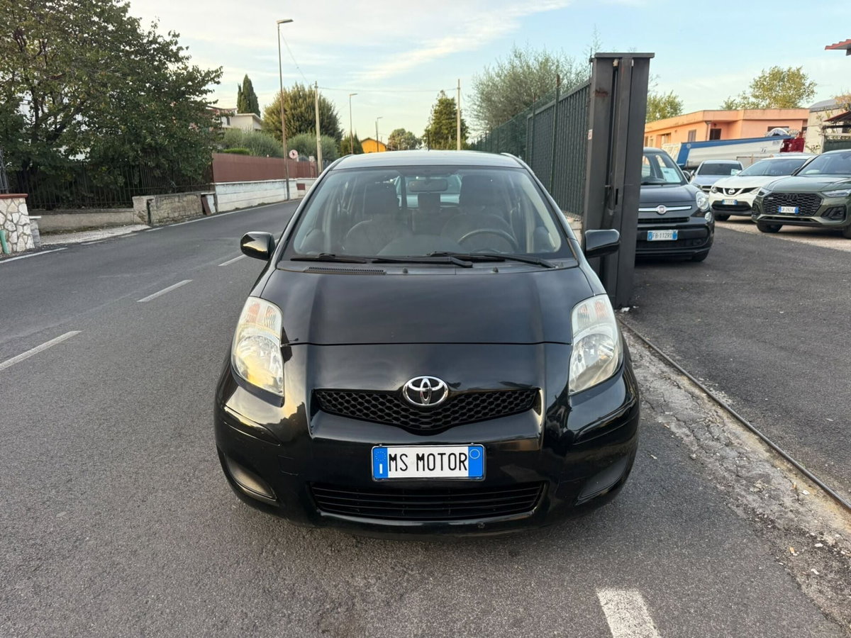 Toyota Yaris 1.3 5 porte (9)