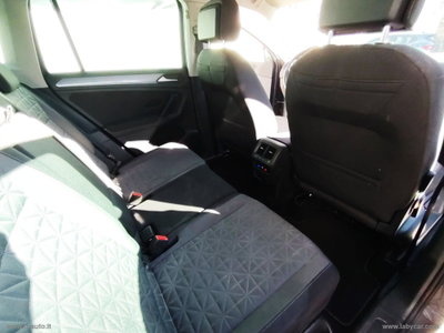 Volkswagen Tiguan 2.0 TDI 150 CV SCR DSG 4MOTION R-Line (15)