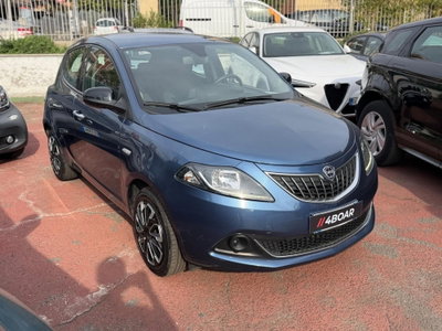 Lancia Ypsilon 1.0 FireFly 5 porte S&S Hybrid Ecochic Silver usata