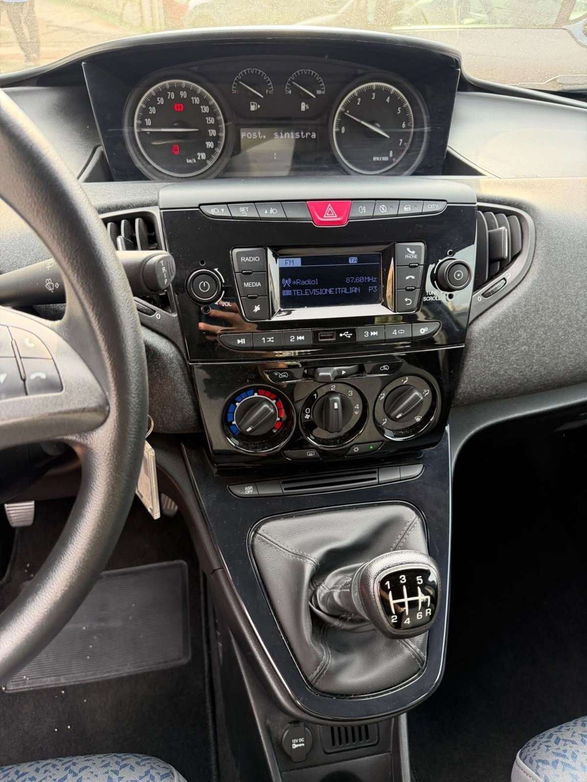 Lancia Ypsilon 1.0 FireFly 5 porte S&S Hybrid Ecochic Silver (10)