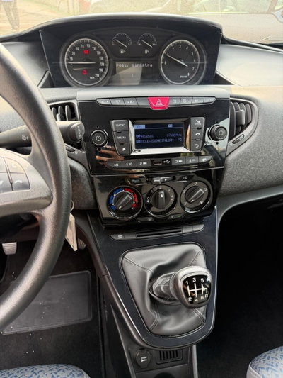 Lancia Ypsilon 1.0 FireFly 5 porte S&S Hybrid Ecochic Silver (10)