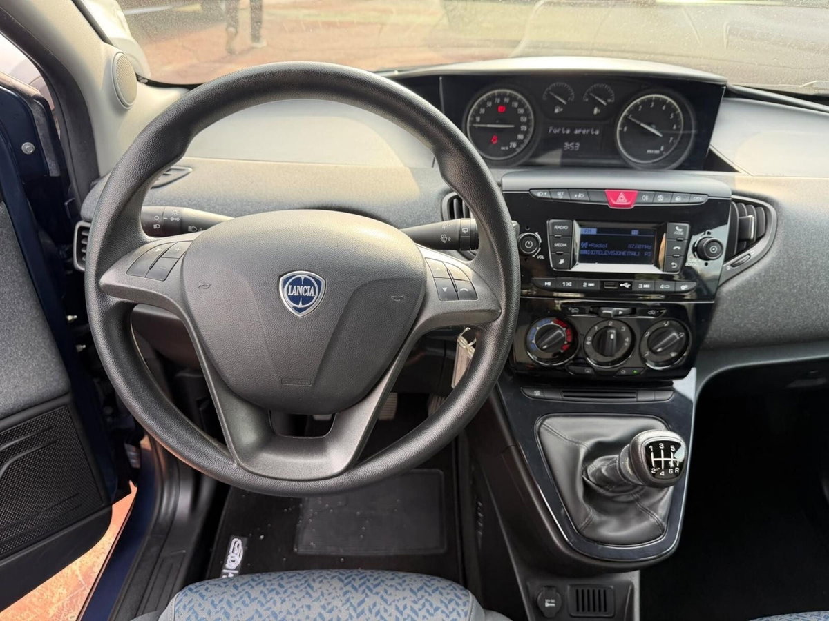 Lancia Ypsilon 1.0 FireFly 5 porte S&S Hybrid Ecochic Silver (13)