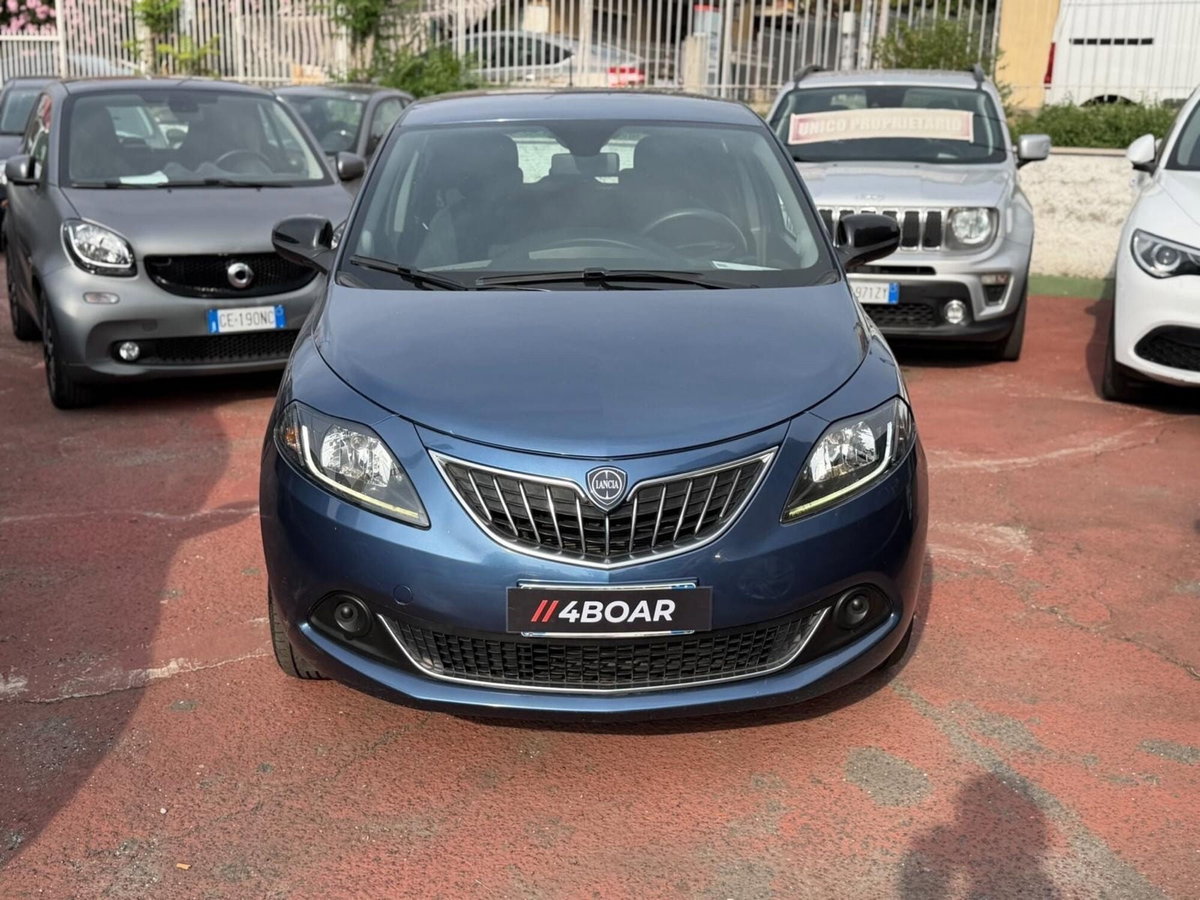 Lancia Ypsilon 1.0 FireFly 5 porte S&S Hybrid Ecochic Silver (3)