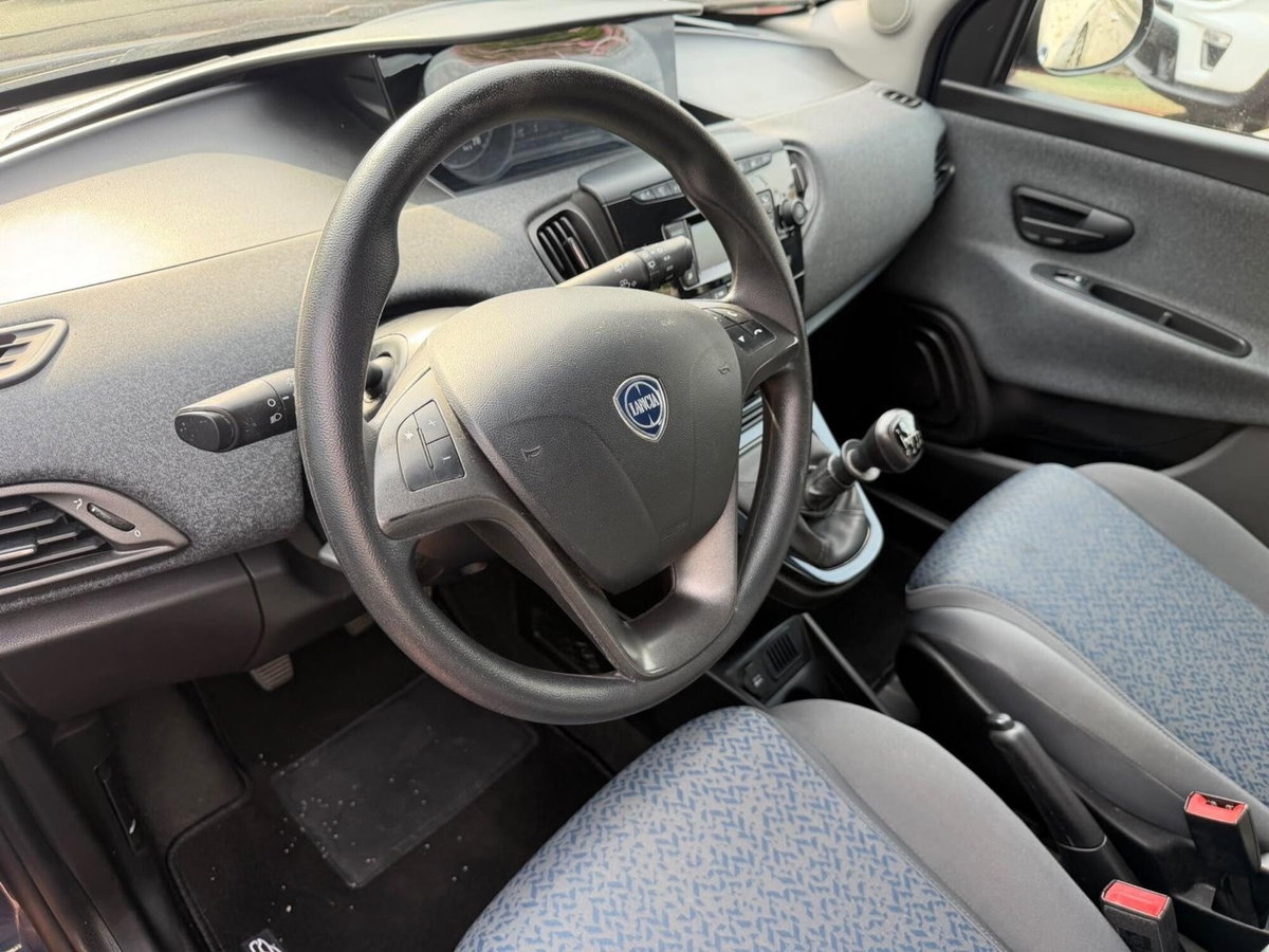 Lancia Ypsilon 1.0 FireFly 5 porte S&S Hybrid Ecochic Silver (8)