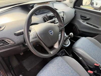 Lancia Ypsilon 1.0 FireFly 5 porte S&S Hybrid Ecochic Silver (8)