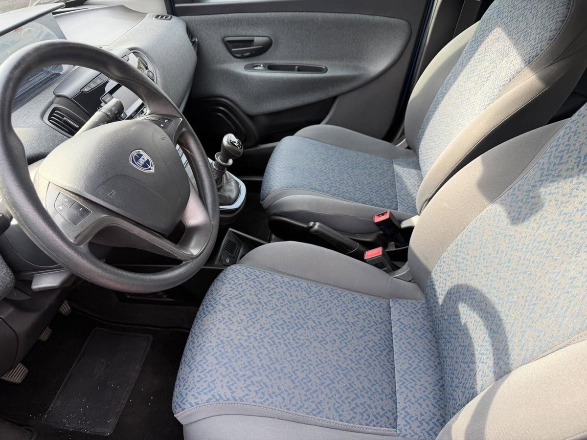 Lancia Ypsilon 1.0 FireFly 5 porte S&S Hybrid Ecochic Silver (9)