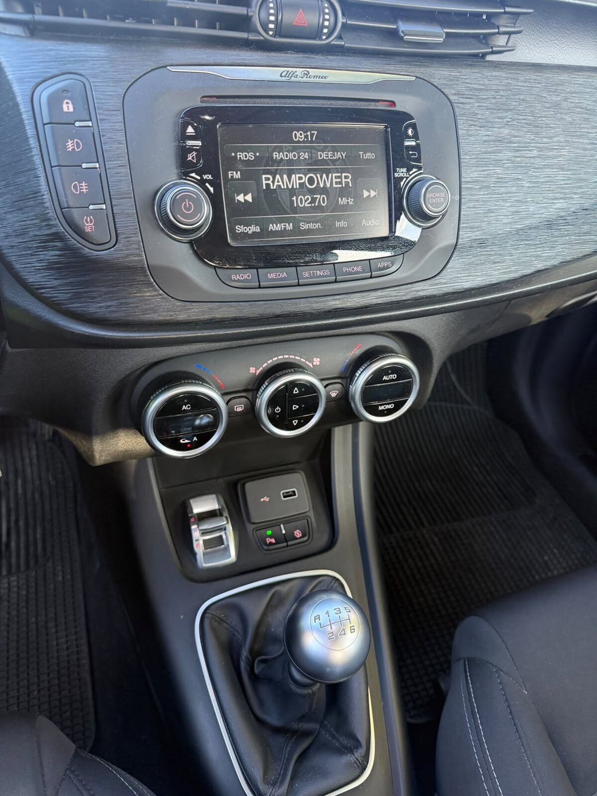 Alfa Romeo Giulietta 1.6 JTDm Ti 120cv (12)