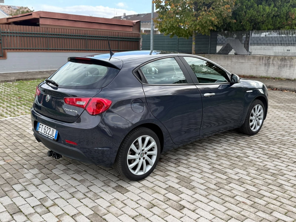 Alfa Romeo Giulietta 1.6 JTDm Ti 120cv (5)