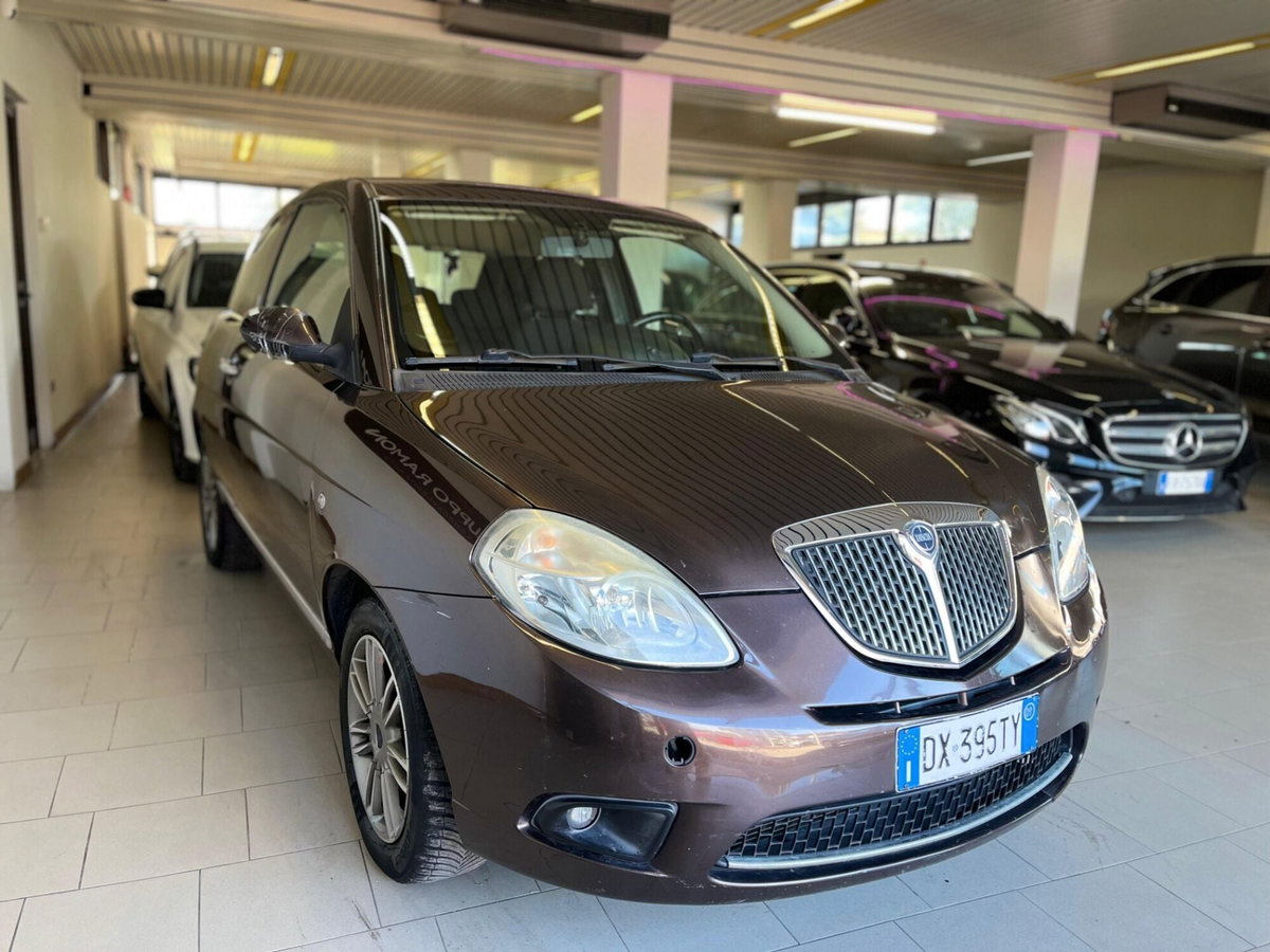 Lancia Ypsilon 1.3 MJT 75 CV Diva