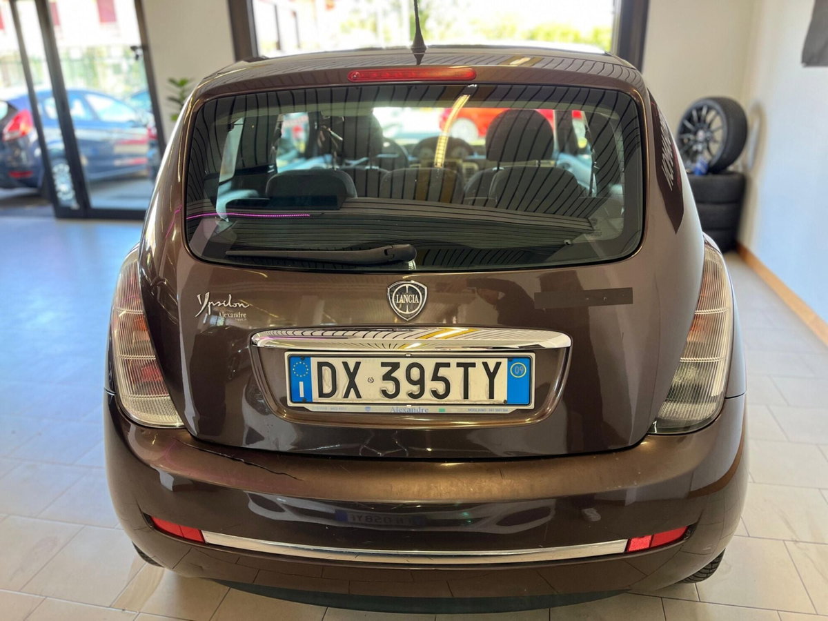 Lancia Ypsilon 1.3 MJT 75 CV Diva (6)