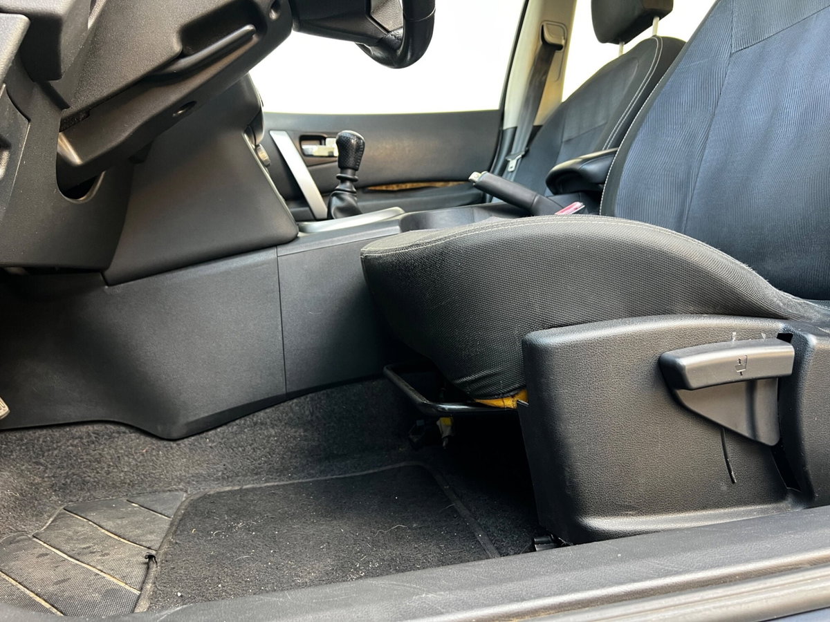 Nissan Qashqai 2.0 dCi DPF Acenta (8)