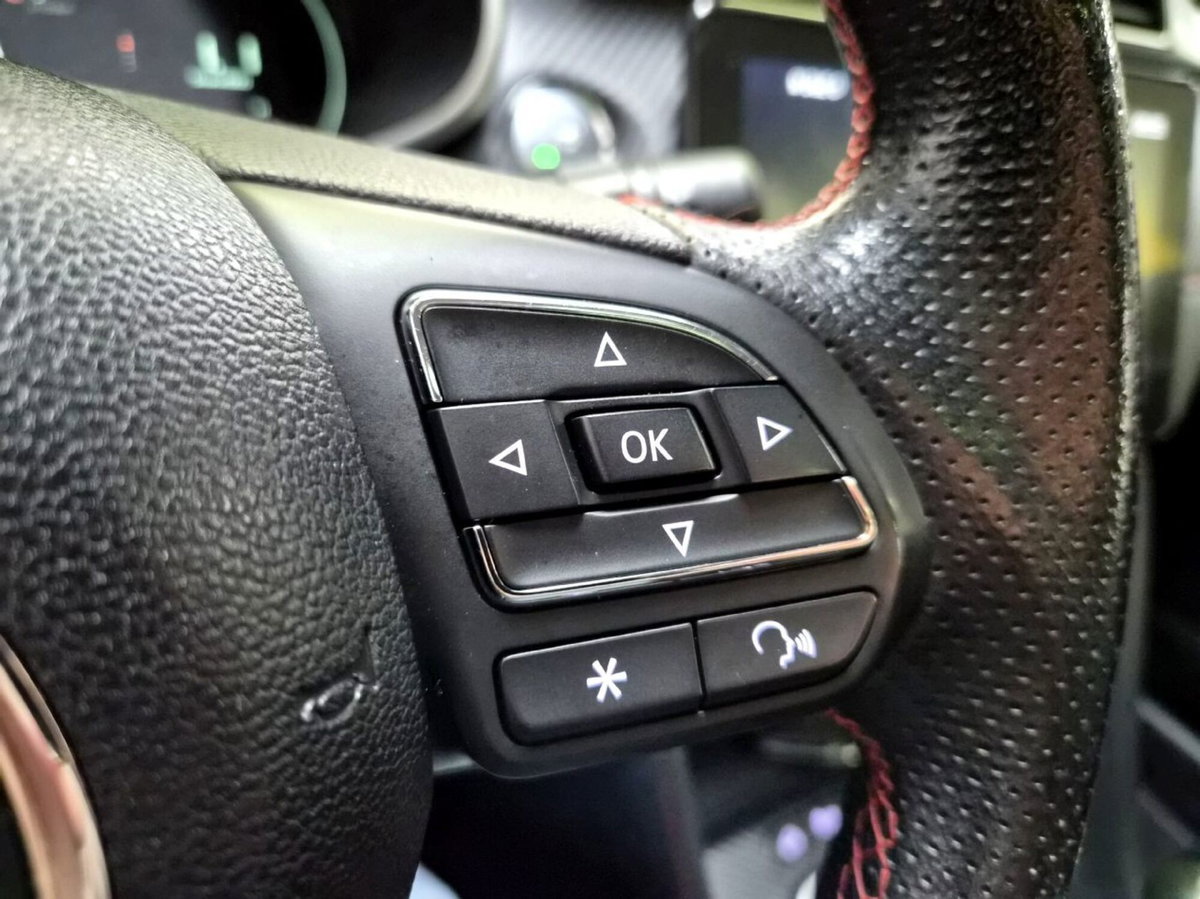 Mg ZS ZS 1.0 Luxury (17)