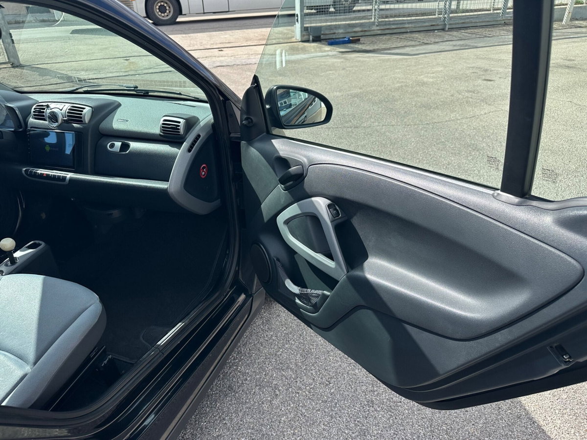 smart Fortwo 1000 52 kW MHD coupé pulse (14)