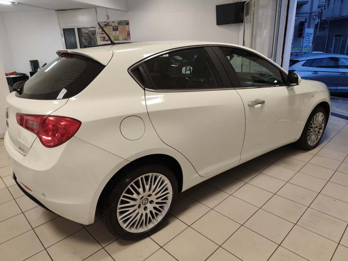 Alfa Romeo Giulietta 1.6 JTDm-2 Exclusive (10)