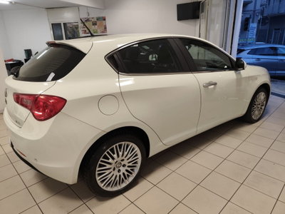 Alfa Romeo Giulietta 1.6 JTDm-2 Exclusive (10)