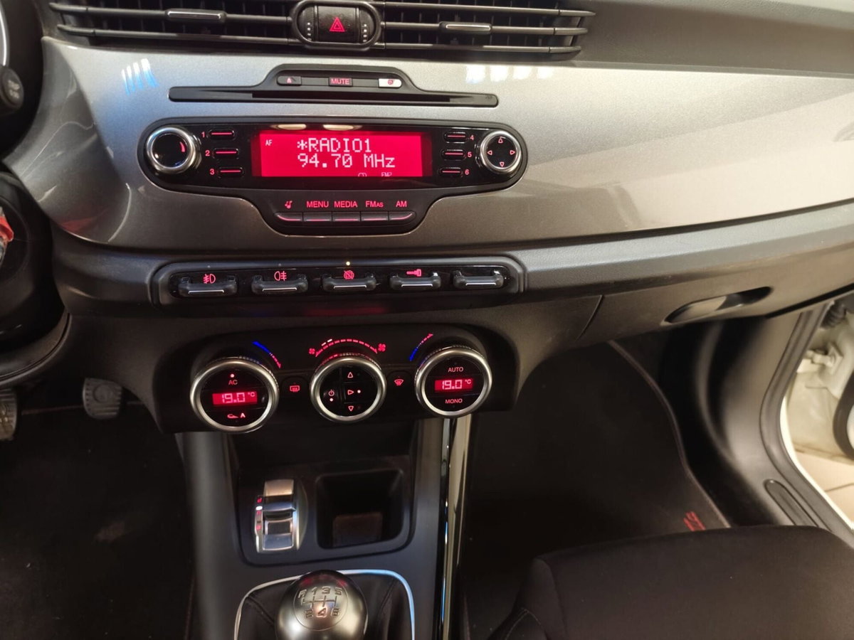 Alfa Romeo Giulietta 1.6 JTDm-2 Exclusive (12)