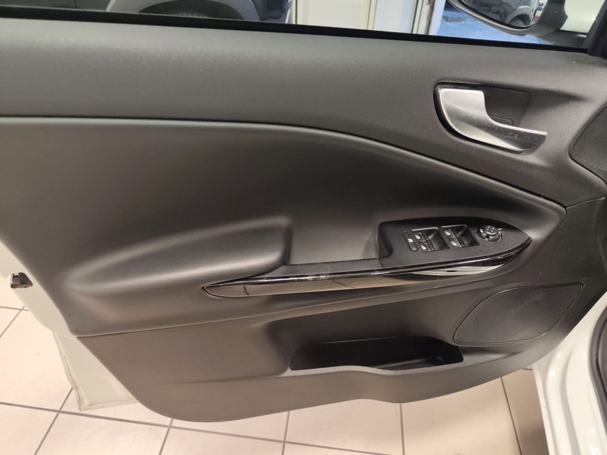 Alfa Romeo Giulietta 1.6 JTDm-2 Exclusive (13)