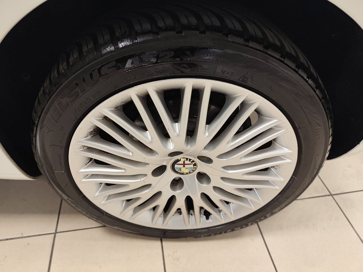 Alfa Romeo Giulietta 1.6 JTDm-2 Exclusive (14)