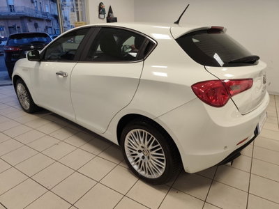 Alfa Romeo Giulietta 1.6 JTDm-2 Exclusive (8)