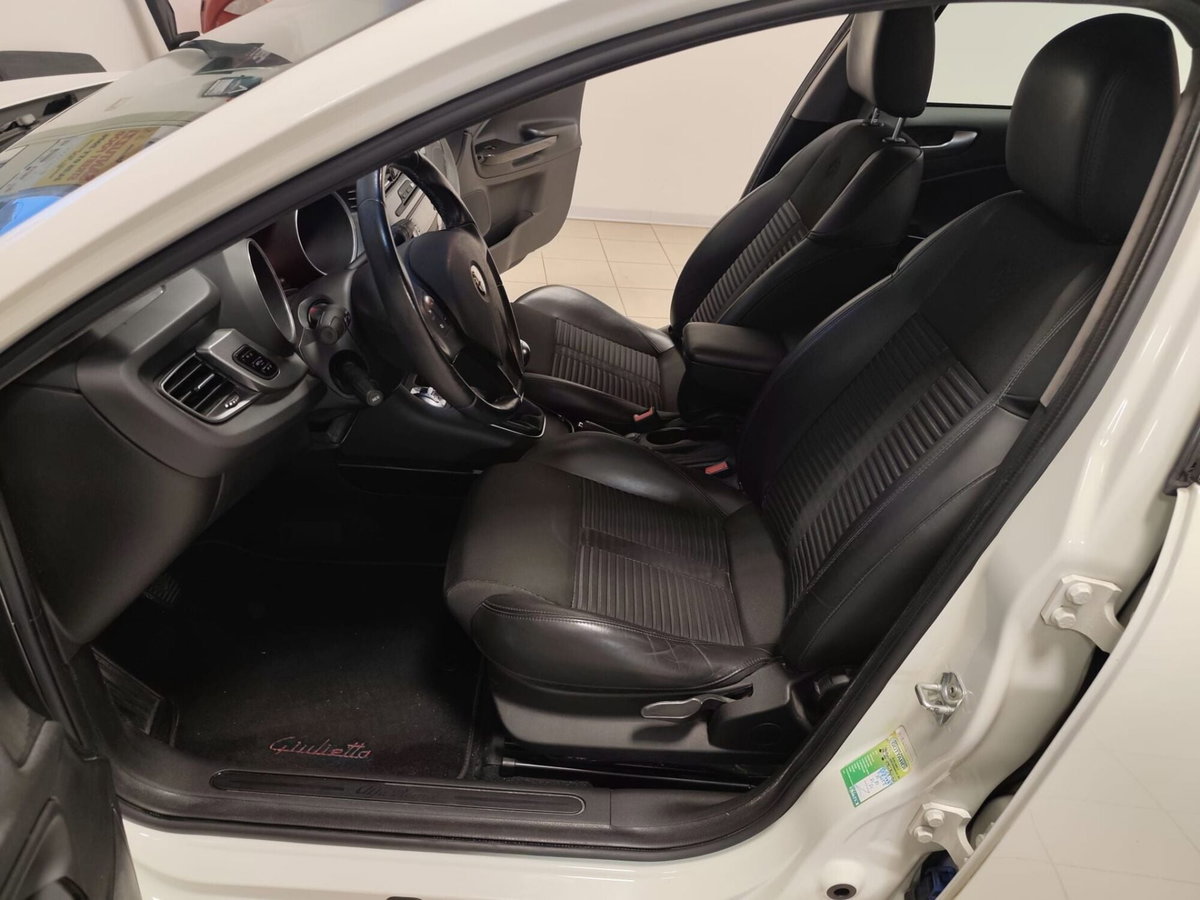Alfa Romeo Giulietta 1.6 JTDm-2 Exclusive (9)