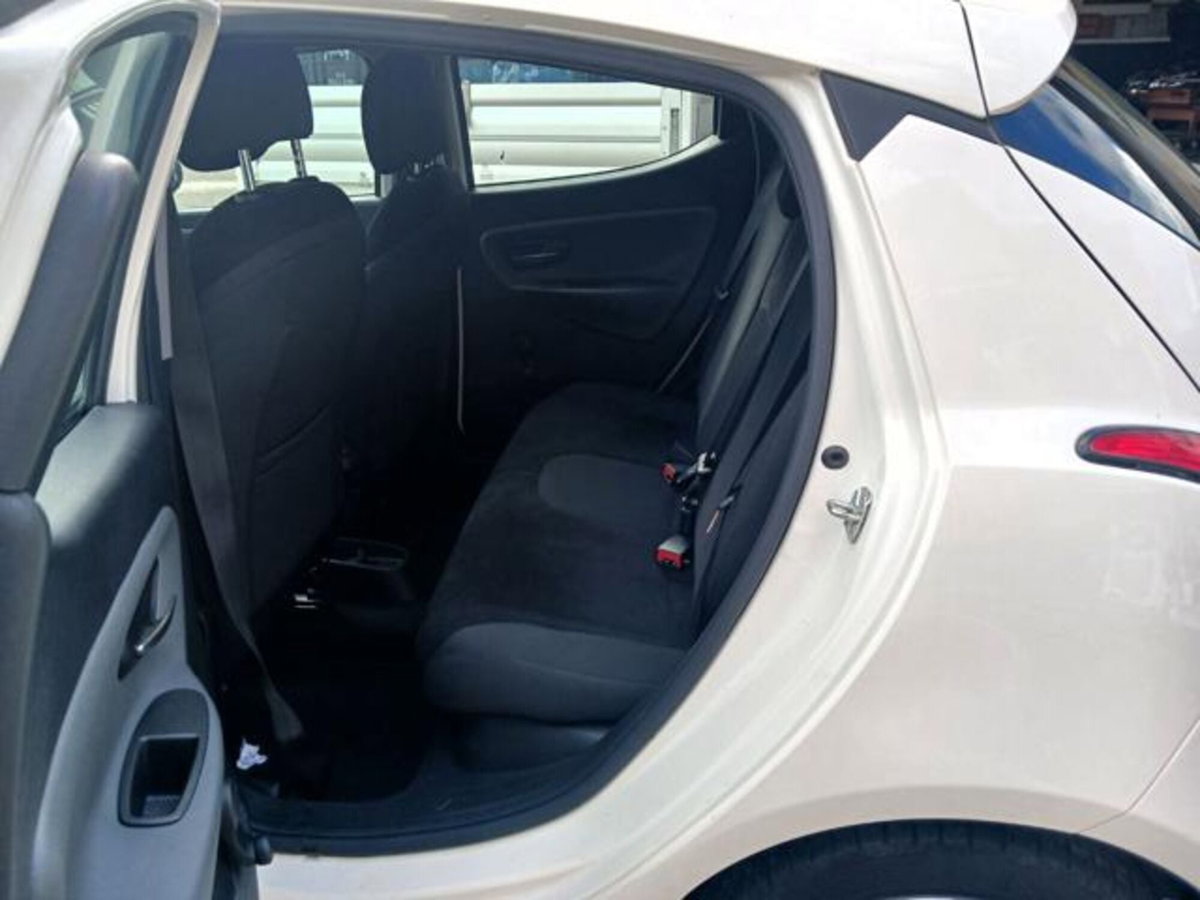 Lancia Ypsilon 1.2 69 CV 5 porte Silver (9)