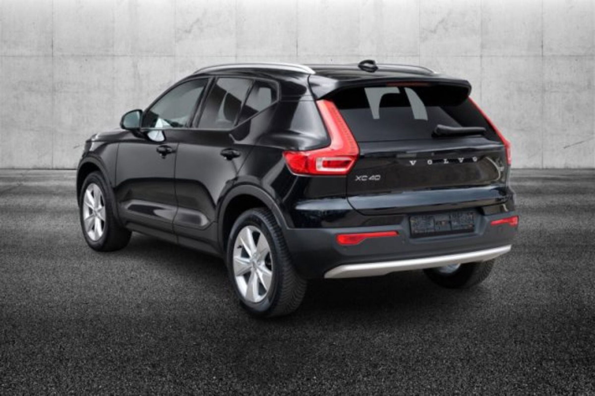Volvo XC40 T2 automatico Core (3)