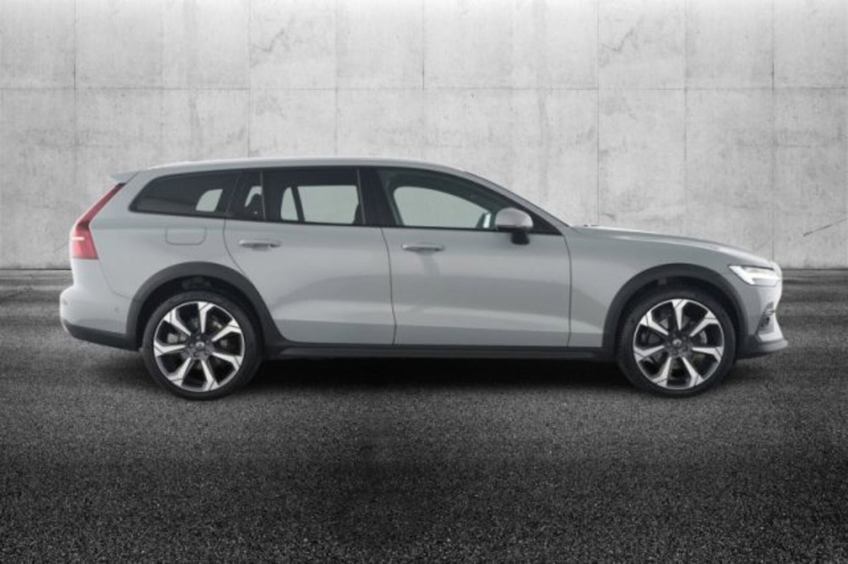 Volvo V60 Cross Country 2.0 b4 Plus awd auto (4)