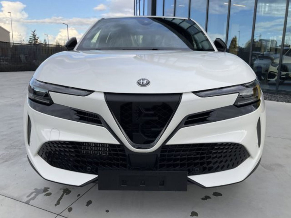 Alfa Romeo Junior 1.2 ibrida Q4 Sprint 145cv edct6 (2)