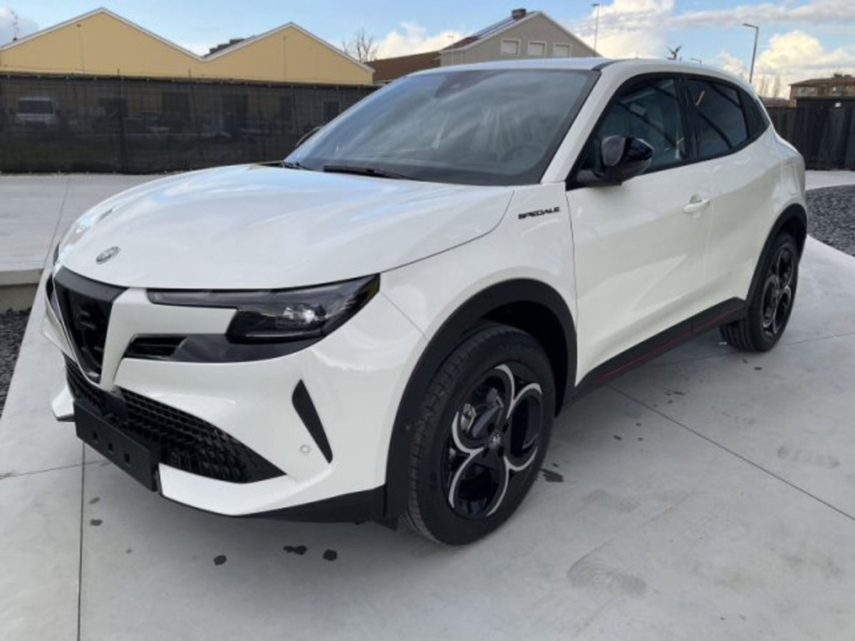 Alfa Romeo Junior 1.2 ibrida Q4 Sprint 145cv edct6 (3)