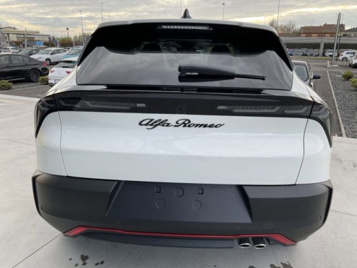 Alfa Romeo Junior 1.2 ibrida Q4 Sprint 145cv edct6 (7)