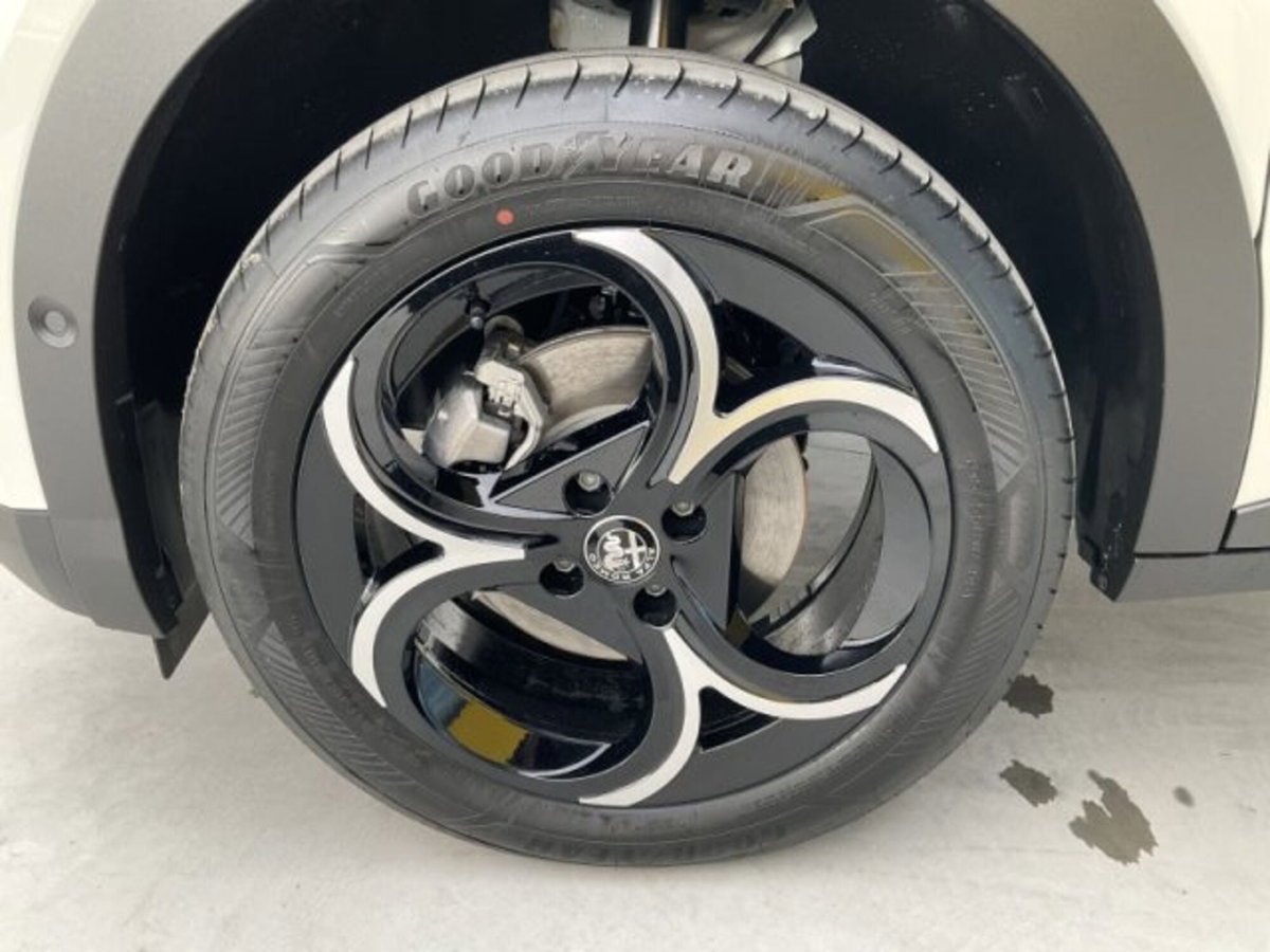 Alfa Romeo Junior 1.2 ibrida Q4 Sprint 145cv edct6 (8)