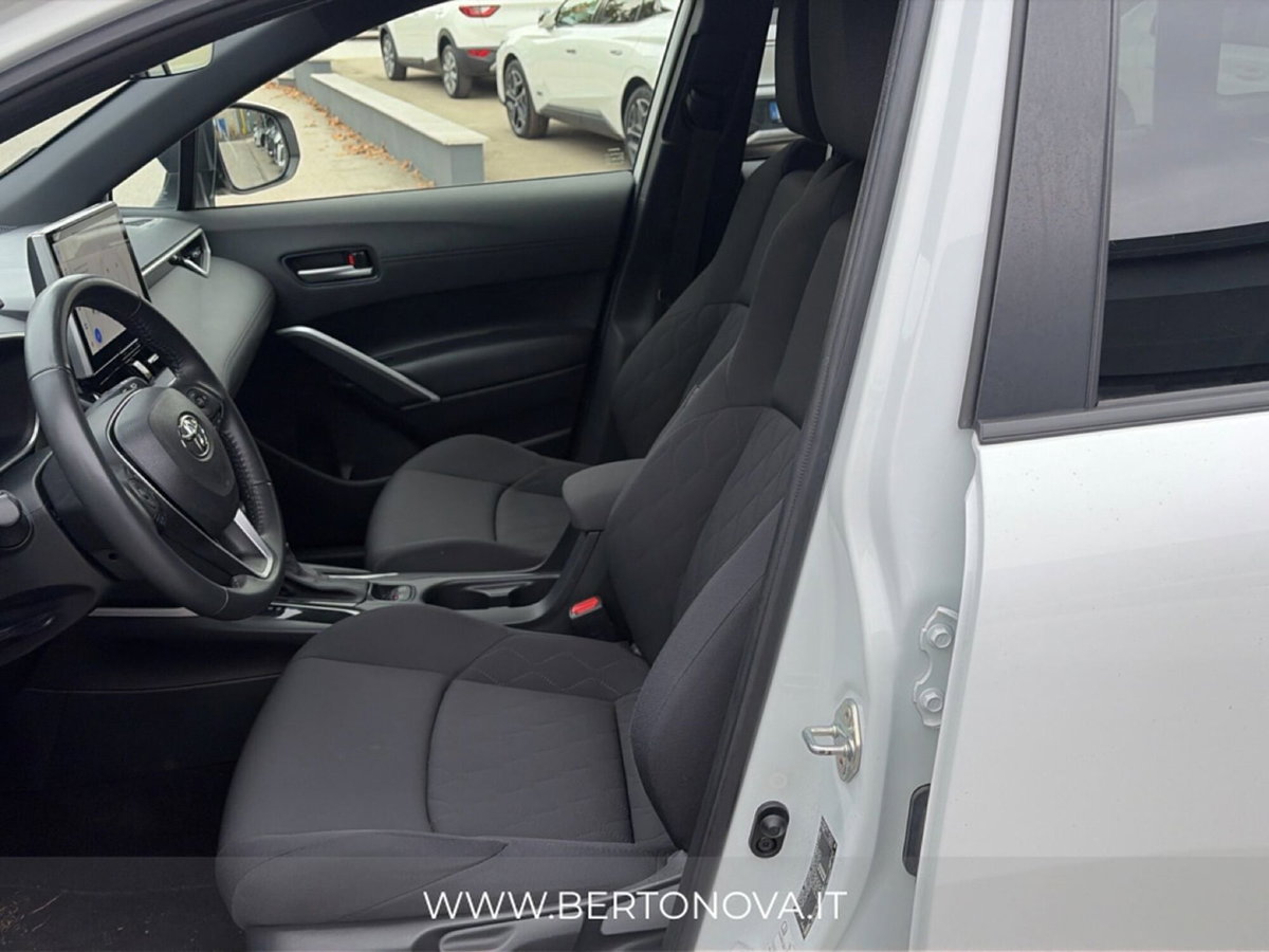 Toyota Corolla Cross 1.8h Corolla fwd 140cv e-cvt (12)